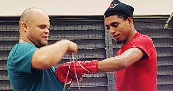 Candentes combates para la segunda edición de ‘Noche de Prospectos’ a celebrarse este viernes en Cataño Alfredo "Ojo" Santiago y su entrenador Anthony Otero - Foto Esdel Palermo / Fresh Productions