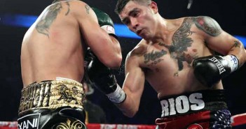 Brandon Ríos acabó con Alvarado en tres asaltos