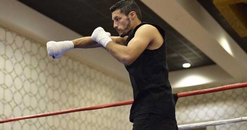 Jhonny González vs Jonathan Oquendo en la cartelera de Mayweather
