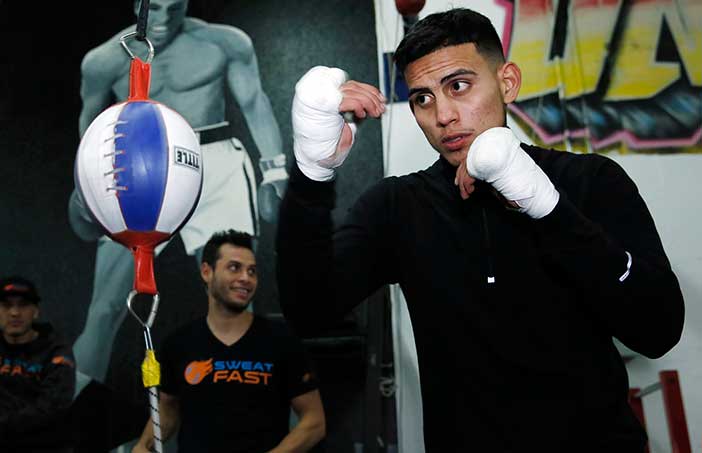 Benavidez - CREDITO DE FOTO : Mikey Williams/Top Rank 