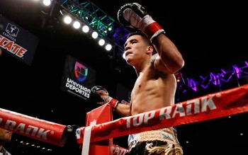 OSCAR VALDEZ - CREDITO DE FOTO: Mikey Williams/Top Rank Inc.