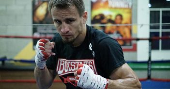 Petr Petrov y Michael Pérez disputan eliminatoria de la AMB peso ligero