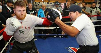 Saúl “Canelo” Álvarez estará listo para el 15 de diciembre Canelo con Reynoso (Foto: Magna Media International)