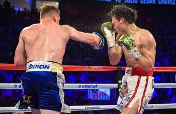 Canelo golpeaba a placer al Jr.