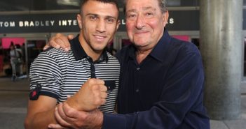 Vasyl Lomachenko & Bob Arum necesitan un “Traje de HOMBRE”
