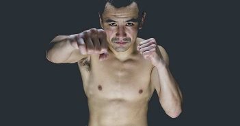 Zhakiyanov defiende su Súper Campeonato AMB contra Burnett