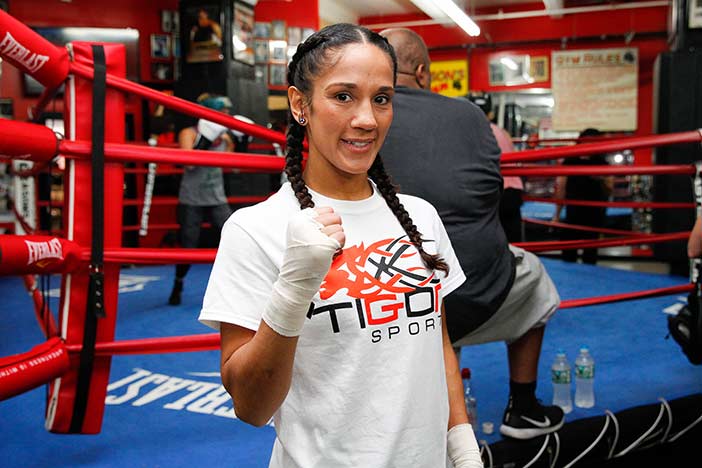 Amanda Serrano (Fotos por Ed Diller / DiBella Entertainment)