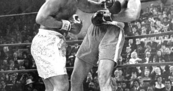 TYSON: “ALÍ NUNCA LANZÓ UN GOLPE AL CUERPO, PERO NADIE LO GOLPEABA”
