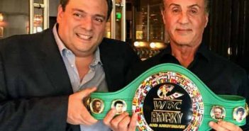 Sylvester Stallone “Rocky” recibe el cinturón del CMB Sylvester Stallone recibe el cinturón del CMB