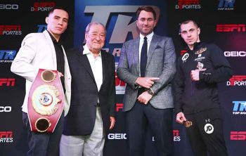 Valdez, Arum, Hearn y Quigg (Credito de Fotos: Mikey Williams / Top Rank)