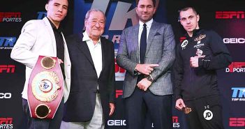 Guerra entre los promotores Eddie Hearn y Bob Arum Valdez, Arum, Hearn y Quigg (Credito de Fotos: Mikey Williams / Top Rank)