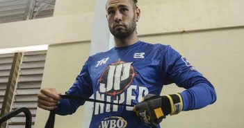 “Sniper” Pedraza: “Lomachenko nunca ha enfrentrado a un peleador como yo” José "Sniper" Pedraza (Foto: Mikey Williams/Top Rank)