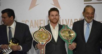 Saúl “Canelo” Álvarez recibe el cinturón del CMB Canelo recibe el cinturón del CMB