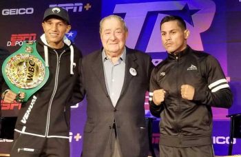 Miguel Berchelt, Bob Arum y Miguel Román