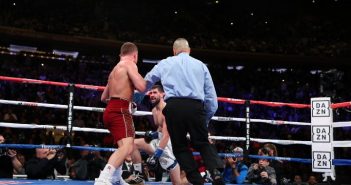 OTRA NOVELA DE TERROR Canelo derriba a Rocky Fielding