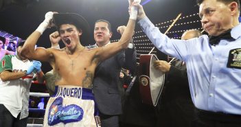 Emanuel Navarrete se impone en el cuarto a Juan Miguel Elorde Emanuel Navarrete (Mikey Williams / Top Rank)