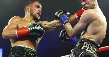 Lomachenko derrotó a Pedraza por decisión y unificó el ligero de la AMB y OMB Lomachenko vs Pedraza ( Mikey Williams / Top Rank)