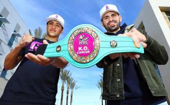 José Ramírez y Gabriel Flores Jr. (Mikey WIlliams / Top Rank)