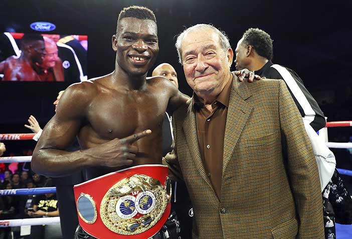 Richard Commey yBob Arum (Mikey Williams / Top Rank)