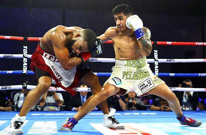 Jessie Magdaleno vs Rico Ramos (Foto: Mikey Williams / Top Rank)