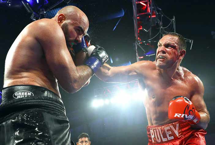 Bogdan Dinu vs Kubrat Pulev (Foto: Mikey Williams / Top Rank)
