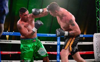 Darío Balmaceda golpea a Pablo Farías (Argentina Boxing Promotions)