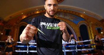 Problemas con Lomachenko rumbo a Teófimo y avance del próximo video: ‘La Guerra perdida de Canelo’ Vasyl Lomachenko (Mikey Williams /Top Rank)