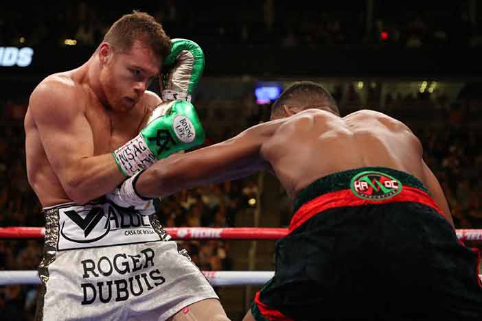 Jacobs golpea a Canelo