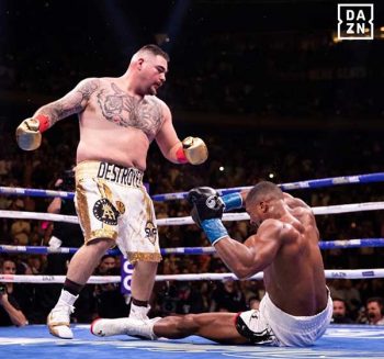 Andy Ruiz derriba a Joshua (DAZN)