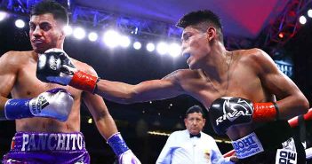 Tres asaltos brutales: Navarrete detiene a De Vaca Francisco 'Panchito' De Vaca vs Emanuel Navarrete (Foto: Mikey Williams / Top Rank)