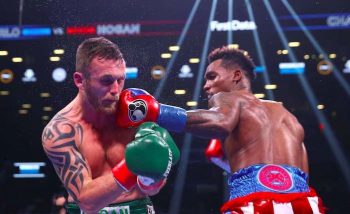 Jermall Charlo vs Dennis Hogan (AP Photo/Michael Owens)
