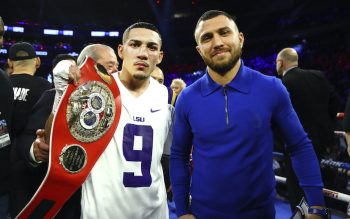 Teófirmo López y Vasyl Lomachenko (Mikey Williams/ Top Rank)