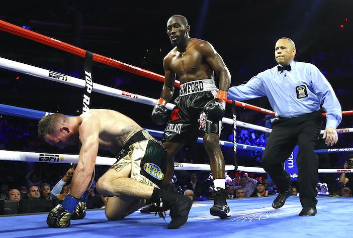 Terence Crawford vs Egidijus Kavaliauskas (Mikey Williams/ Top Rank)