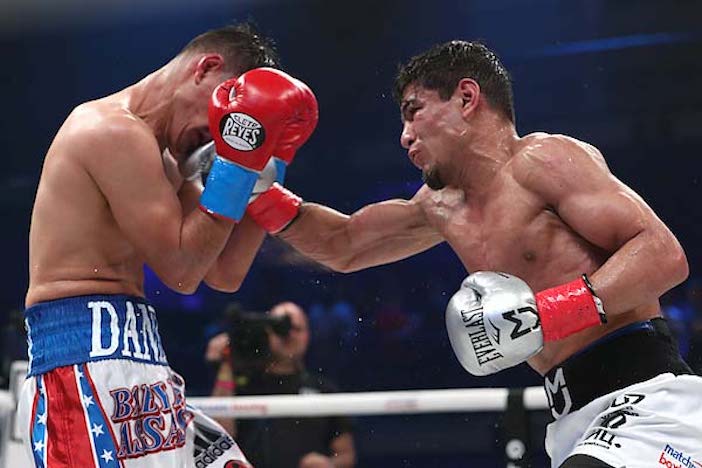 Daneil Roman vs Akhmadaliev (Ed Mulholland / Matchroom Boxing EE. UU.)