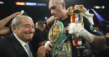 De Ali a Fury: Bob Arum celebra 54 años en el boxeo Bob Arum y Tyson Fury (Mikey Williams/Top Rank)