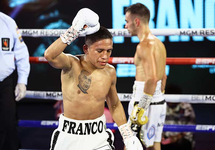 Joshua Franco vence a Andrew Moloney (Mikey Williams/Top Rank)