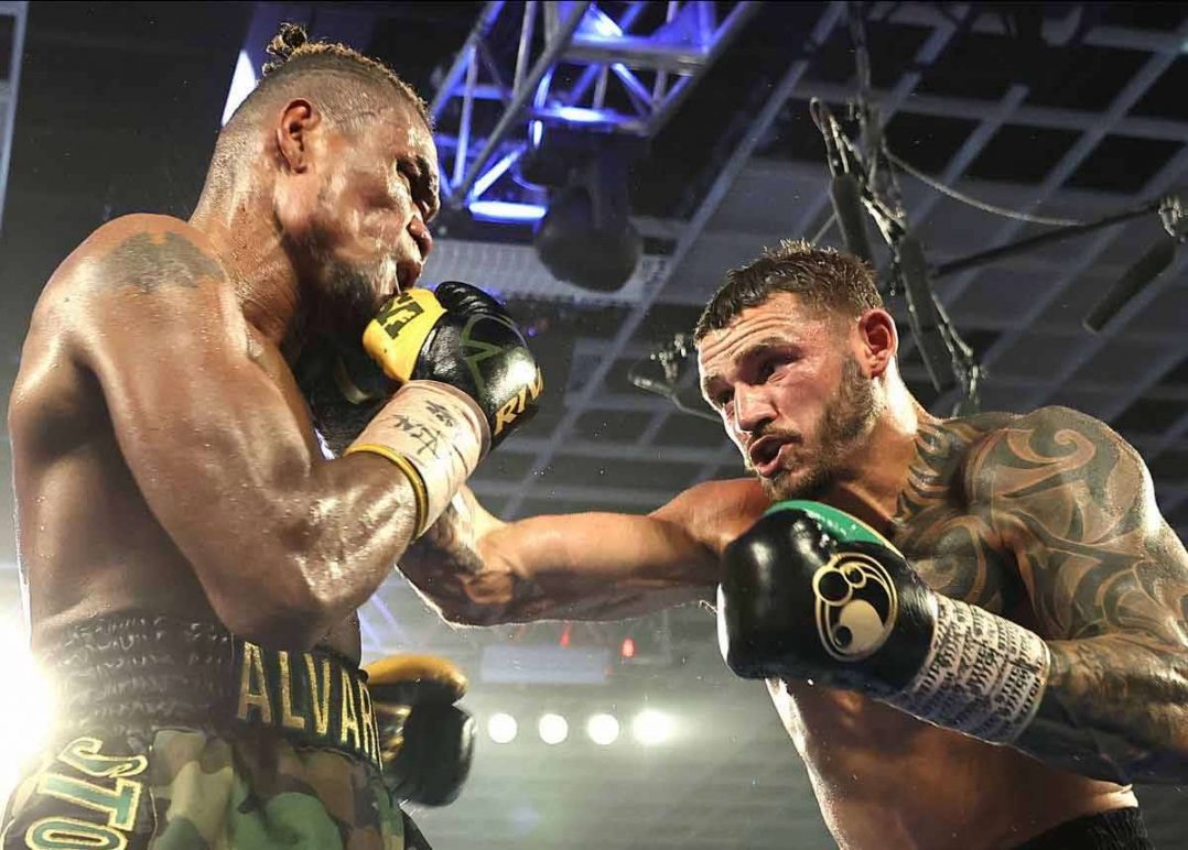 Eleider Álvarez vs. Joe Smith Jr.. (Foto: Mikey Williams/Top Rank)