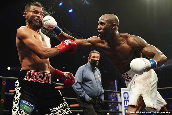 Yordenis Ugás vs Abel Ramos (Foto: Sean Michael / TGB)