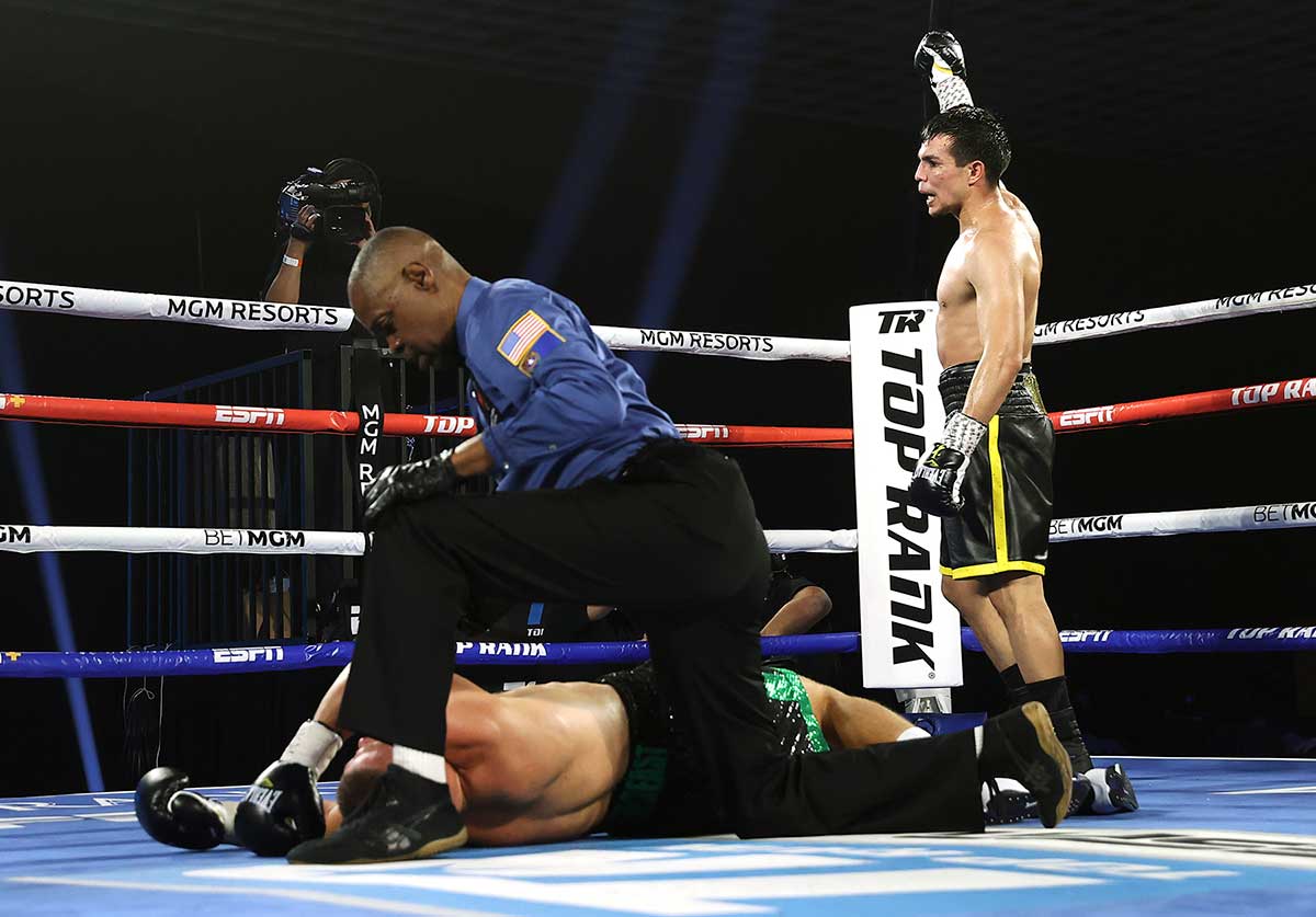 José Zepeda vs. Ivan Baranchyk(Foto: Mikey Williams / Top Rank)