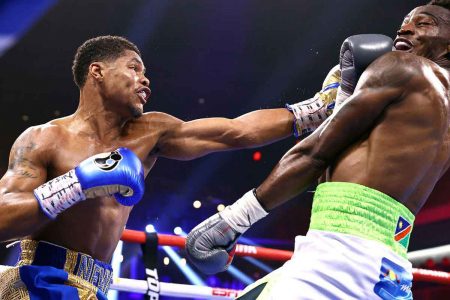 Shakur Stevenson vs. Nakathila ( Fotos: Mikey Williams/Top Rank via Getty Images)