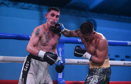 Facundo “Topo” Arce, vs. Antonio “Carbón” Pérez (FOTOS: BOXEO DE PRIMERA)