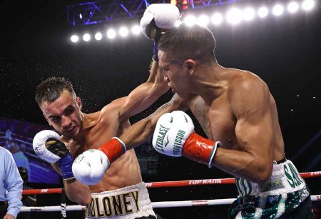 Andrew Moloney vs Joshua Franco (Fotos: Mikey Williams / Top Rank vía Getty Images)