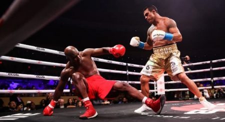 Holyfield vs. Belforf (Amanda Westcott / Triller Fight Club)