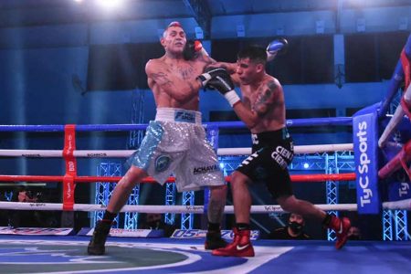 Nicolás Andino vs. Yoel Peralta (FOTOS: BOXEO DE PRIMERA)