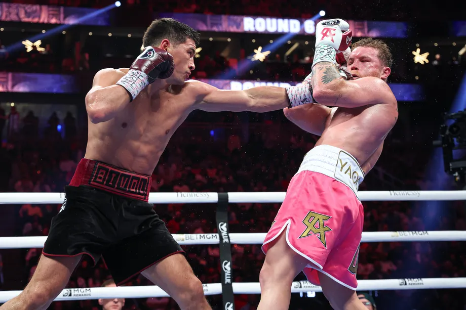 Dmitry Bivol vs Canelo Álvarez