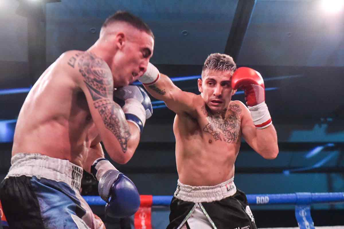Matías “El Distinto” Leiva dominó al juninense Nicolás “El Titan” De León