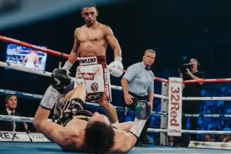 Luis Alberto "Venado" López noquea a Michael Conlan