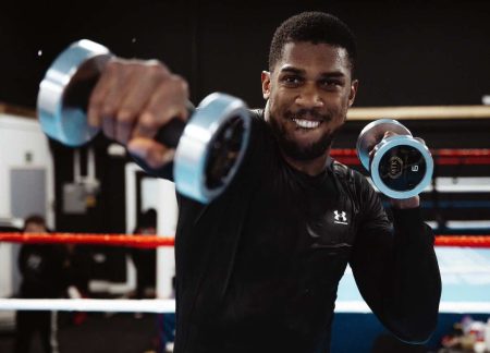 Anthony Joshua (UNDER ARMOUR)