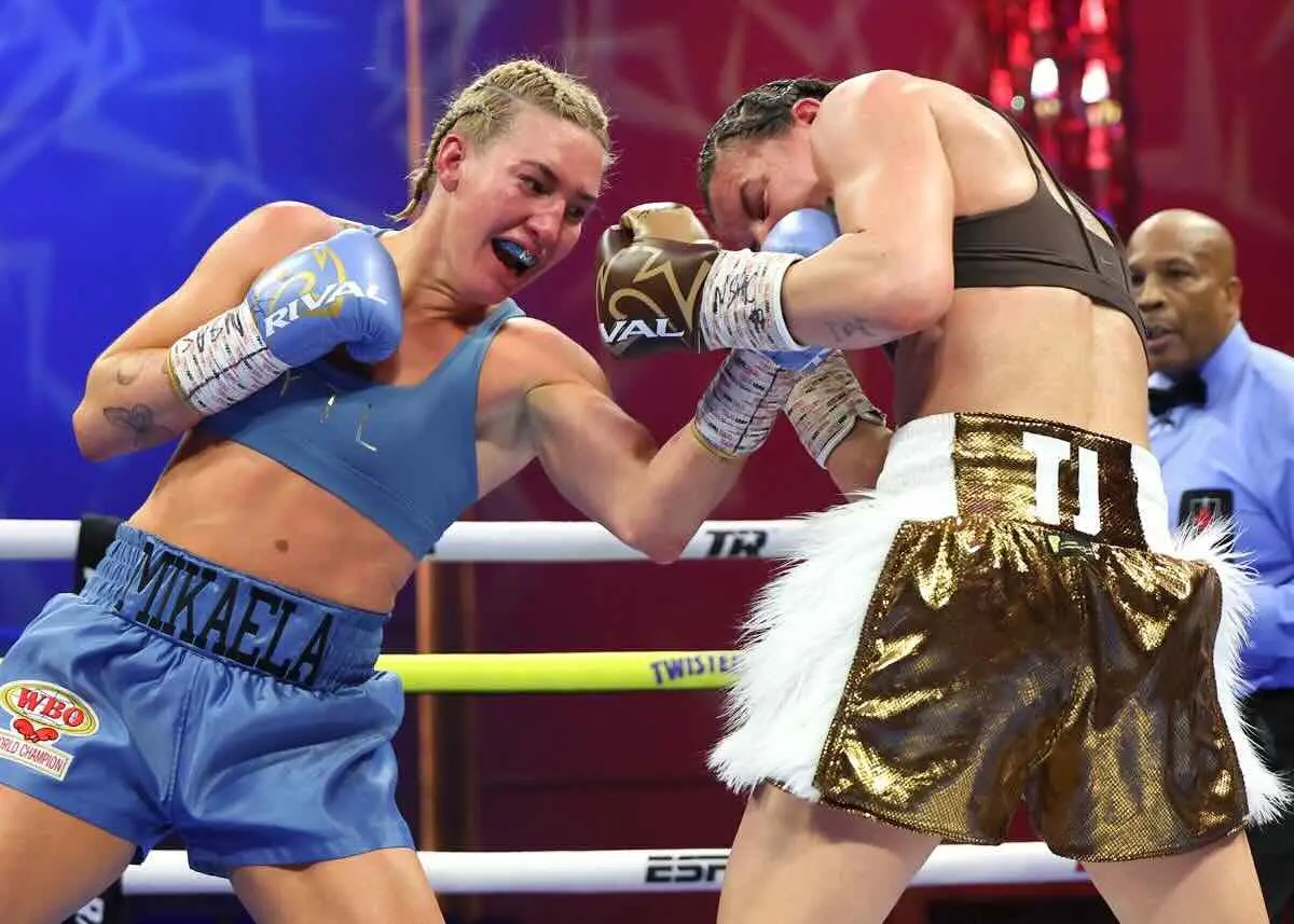 Mikaelar Mayer vs. Sandy Ryan II (Cortesía: Mikey Williams/Top Rank)