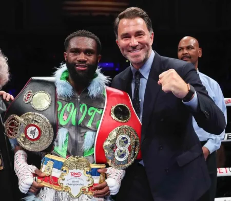 Jaron Ennis y Eddie Hearn (Matchroom)